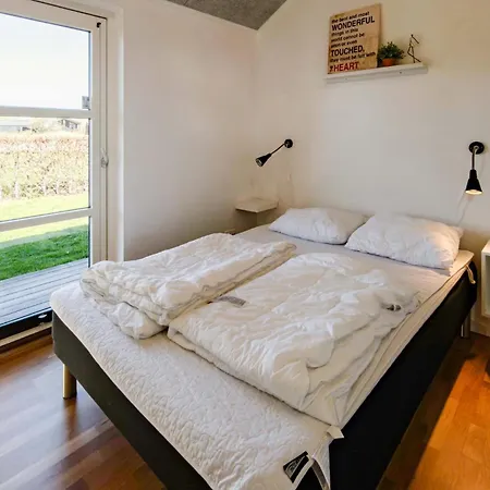 4 Bedroom Lovely In Грена