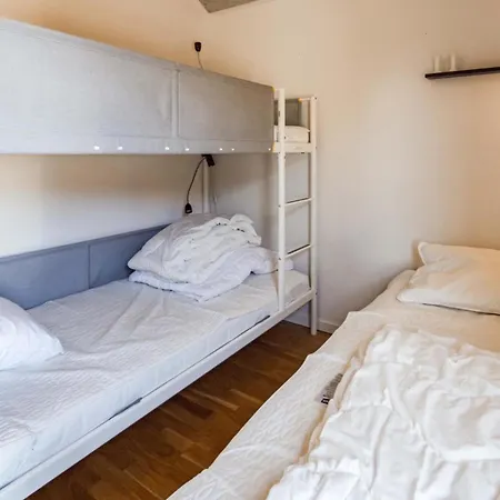 4 Bedroom Lovely In Дом отдыха Грена